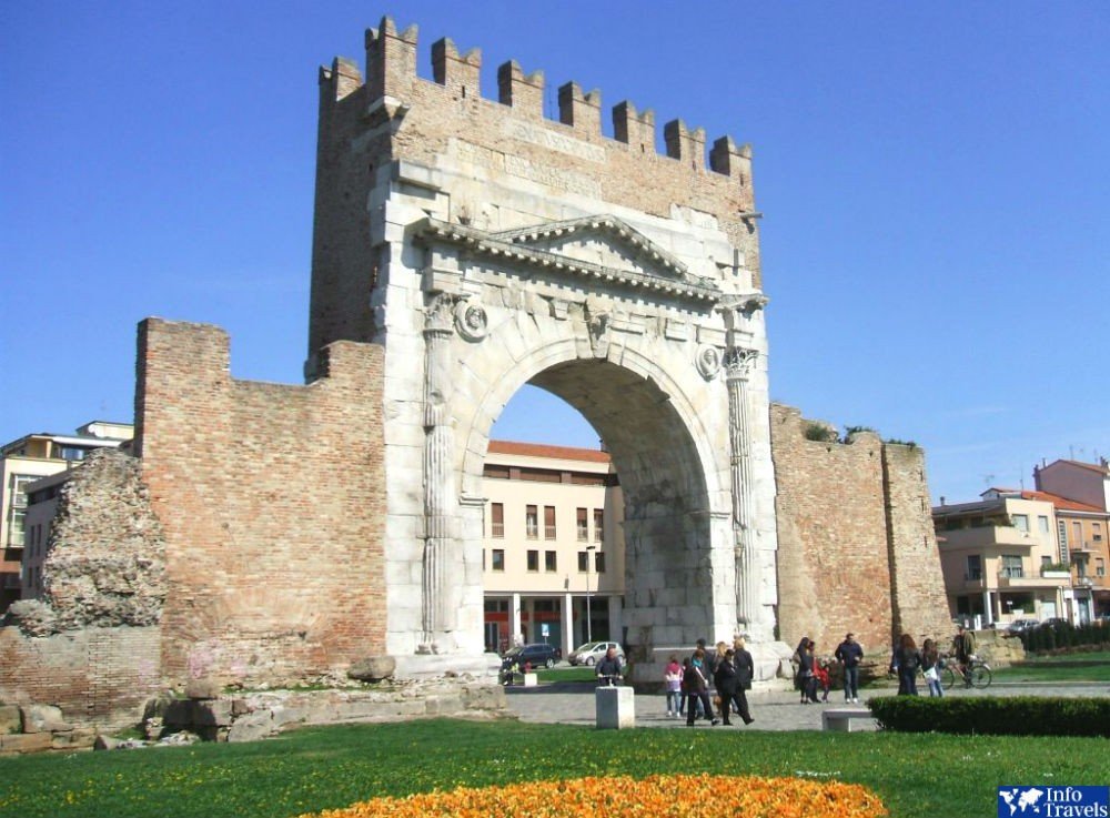 Арка Августа (Arco d'Augusto)